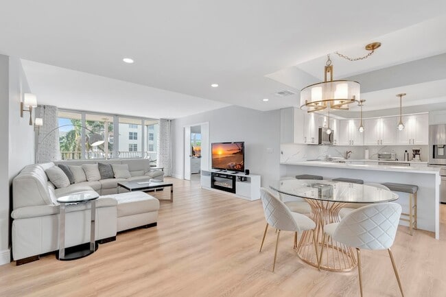 Building Photo - 1 Harbourside Dr