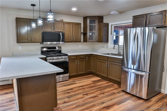 Building Photo - 21 Center St