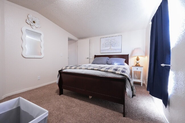 Building Photo - Modern 2-Bedroom/2 Bath Home