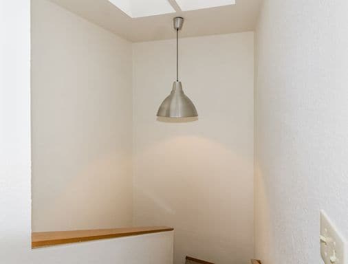 Building Photo - Maple Leaf 2-story 3 bed/2.5 bath with deck and garage available now for $3795!