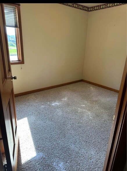 2nd bedroom - 10929 Lincoln Hwy E