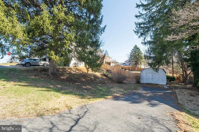 Building Photo - 2640 Grandview Blvd