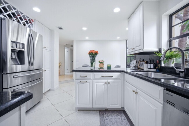 Building Photo - 7798 La Mirada Dr