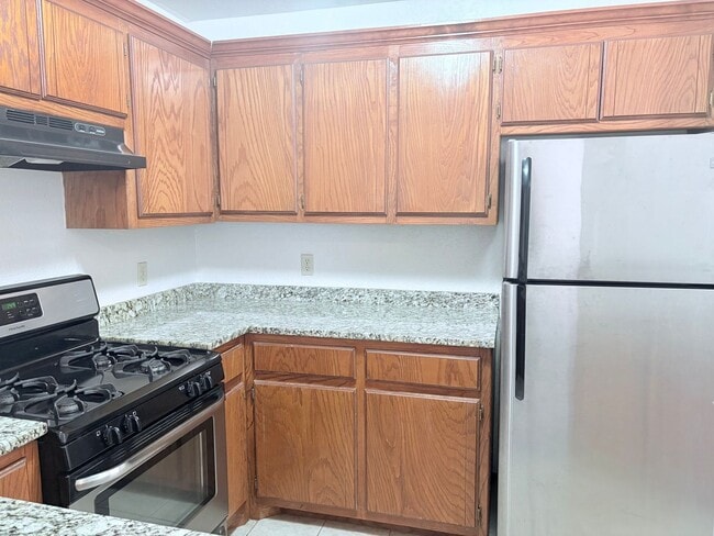 Building Photo - 3200 Ridgecrest Ct