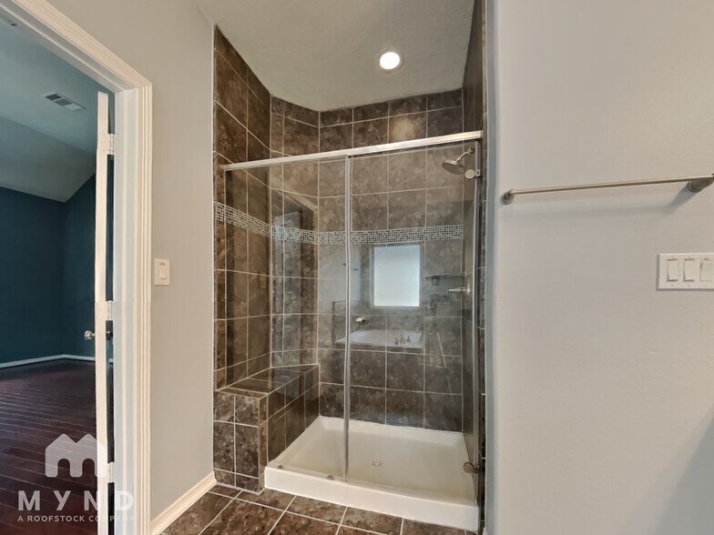 Building Photo - 2849 Kings Retreat Cir