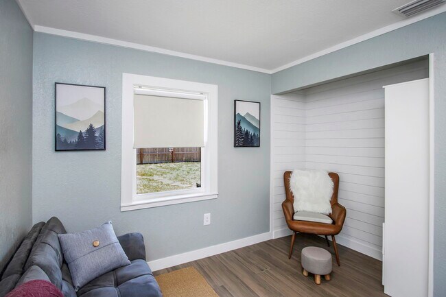 Building Photo - 2081 N Betty Ln