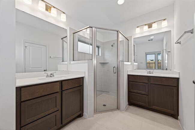 Building Photo - 5015 Bowen Pr Dr