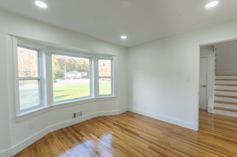 Building Photo - 505 Adams Ln