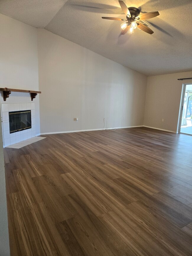 Building Photo - 3543 Diamond Terrace