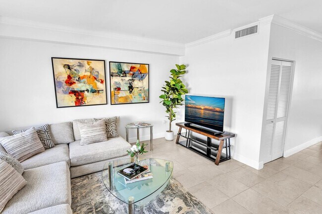 Building Photo - Fully Furnished Townhome in East Hollywood!