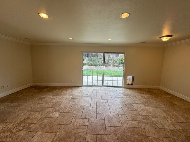 Building Photo - Charming Simi Valley Home with Expansive Outdoor Space