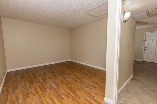 Building Photo - Desert Shores 1 Bedroom Upstairs Condo