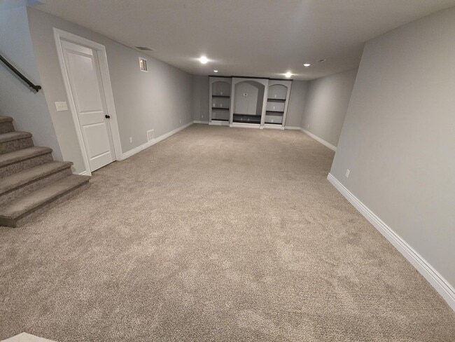Building Photo - Spacious 5 Bedroom • 3 Bathroom Home in US...