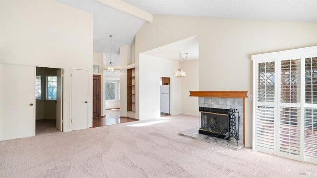 Building Photo - Super Cute with Lots to Offer!