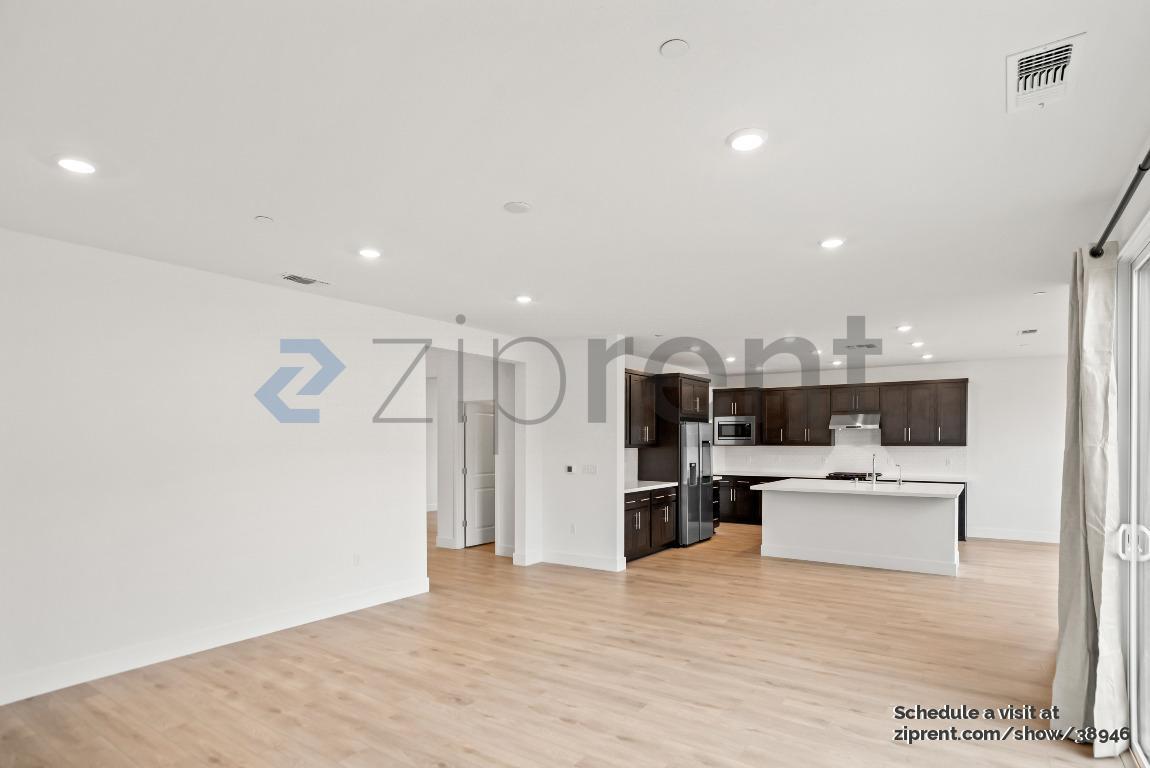 Building Photo - 7799 Lamplight Ct