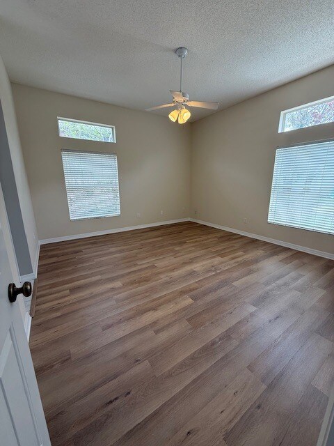 Building Photo - 256 Kingston Dr