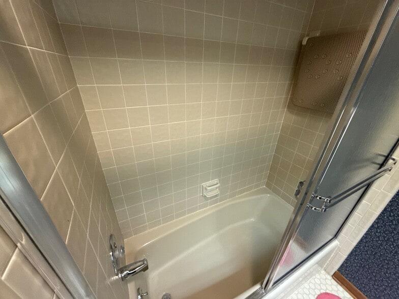 Building Photo - 117 Golfview Dr