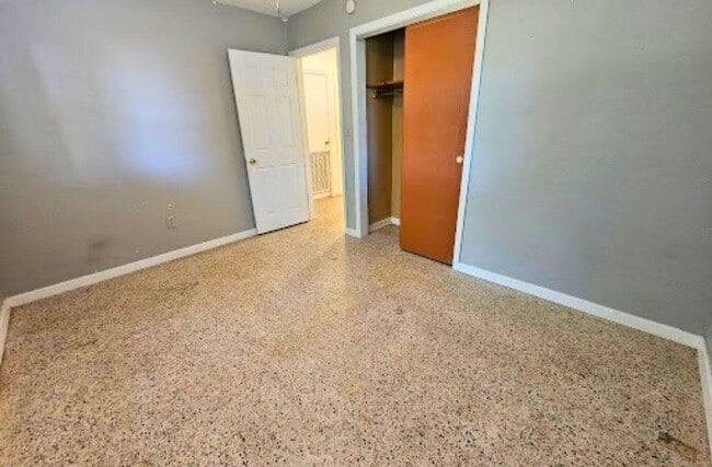 Building Photo - 3 Bedroom, 1 Bath House for rent in Lakeland *Move-In Special*