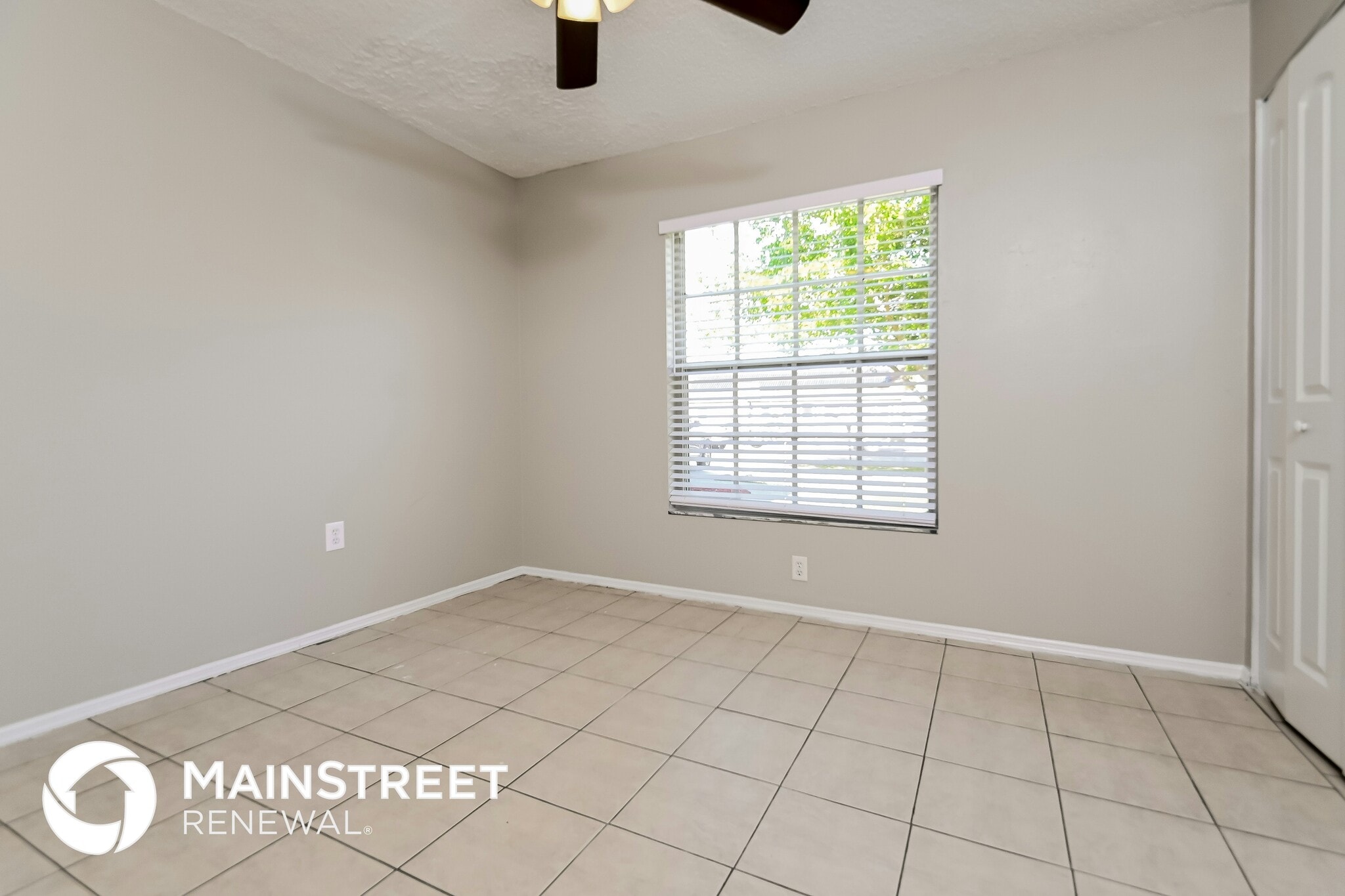 Building Photo - 3222 6th Ave W