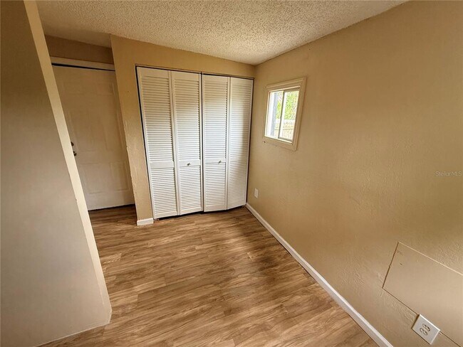 Building Photo - 1759 Temple Terrace S
