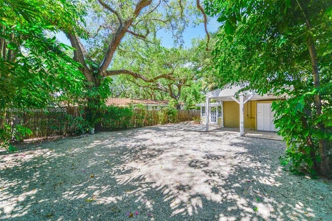 Building Photo - 6290 SW 70th St