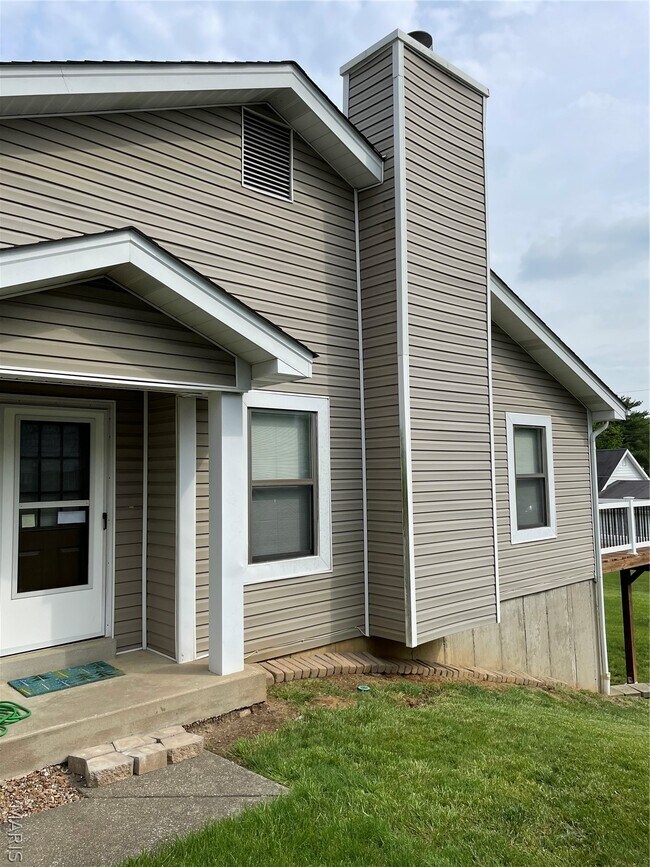 Building Photo - 2407 Muegge Rd