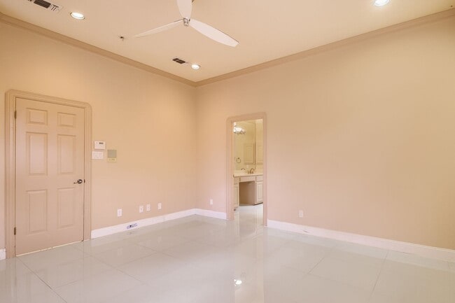 Building Photo - 3 Bedroom/2 Bath Stone Oak Subdivision