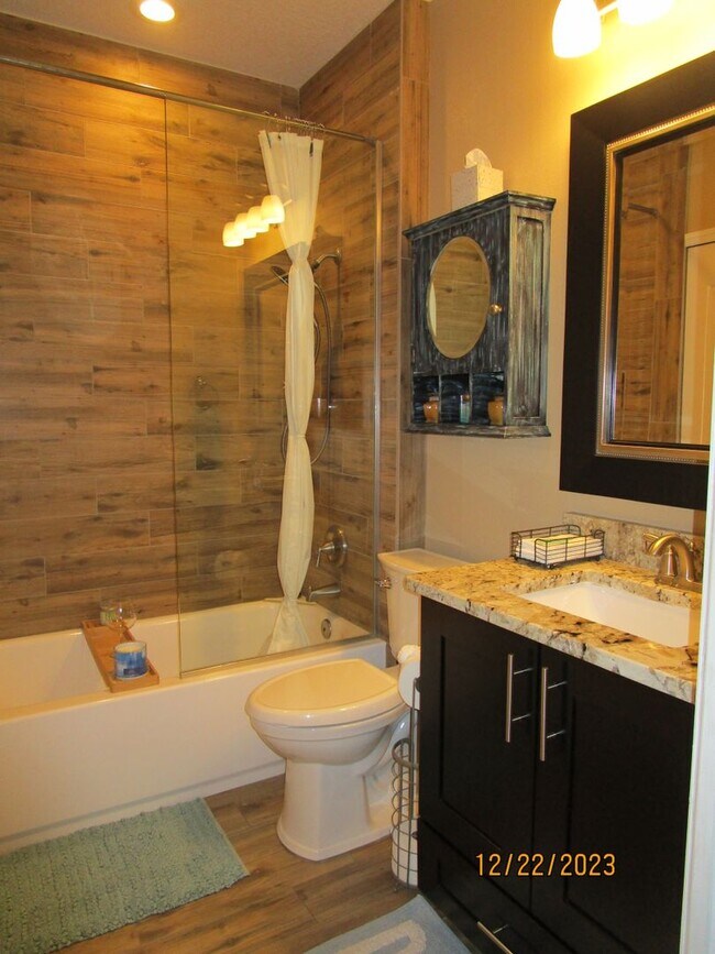 Building Photo - 3BR 2BA BOUCHELLE ISLAND GROUND FLOOR COND...