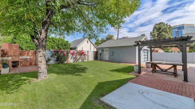 Building Photo - 114 W Windsor Ave