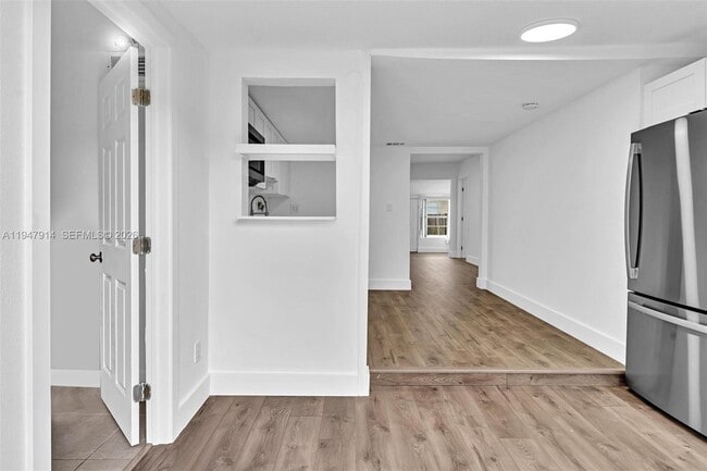 Building Photo - 2636 SW 29th Ct