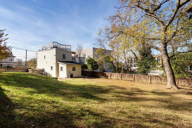 Building Photo - Amazing Anacostia 3 Bedroom with Parking I...