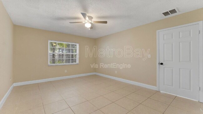 Building Photo - 309 W South Ave