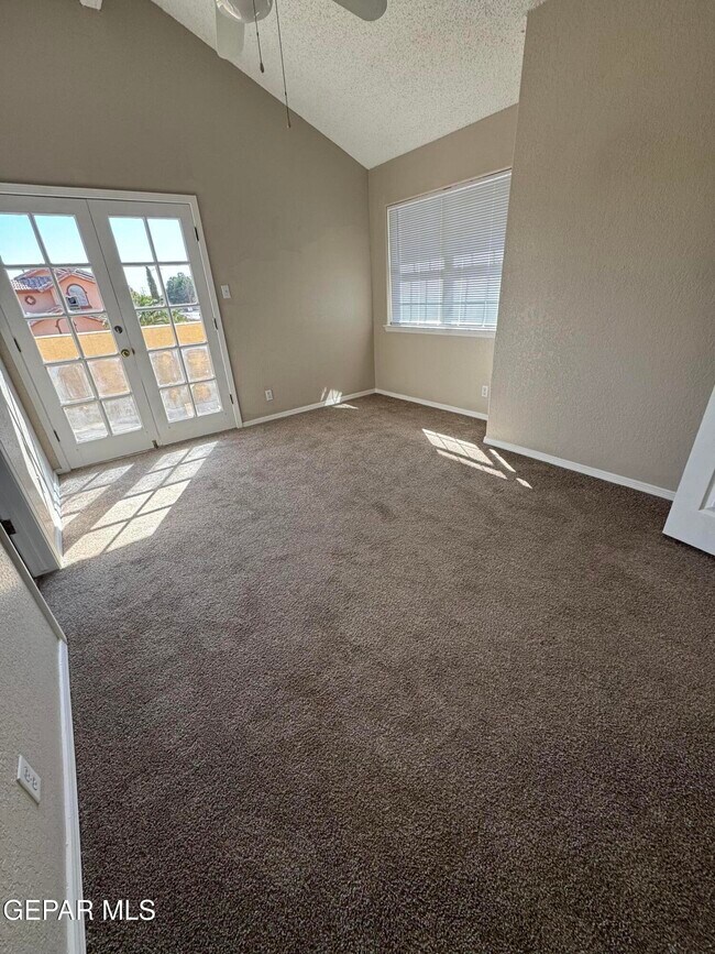 Building Photo - 1801 Garden Gate Way