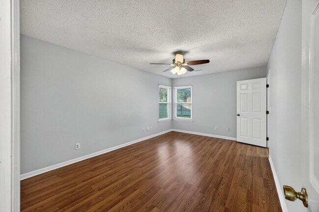 Building Photo - 112 Pipestone Dr