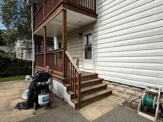 Building Photo - 211 Beech St