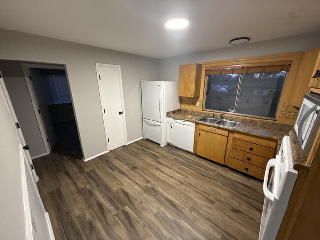 Building Photo - 1475 Hollywood Ln