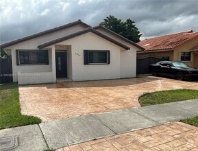 Building Photo - 2514 SW 138th Ave