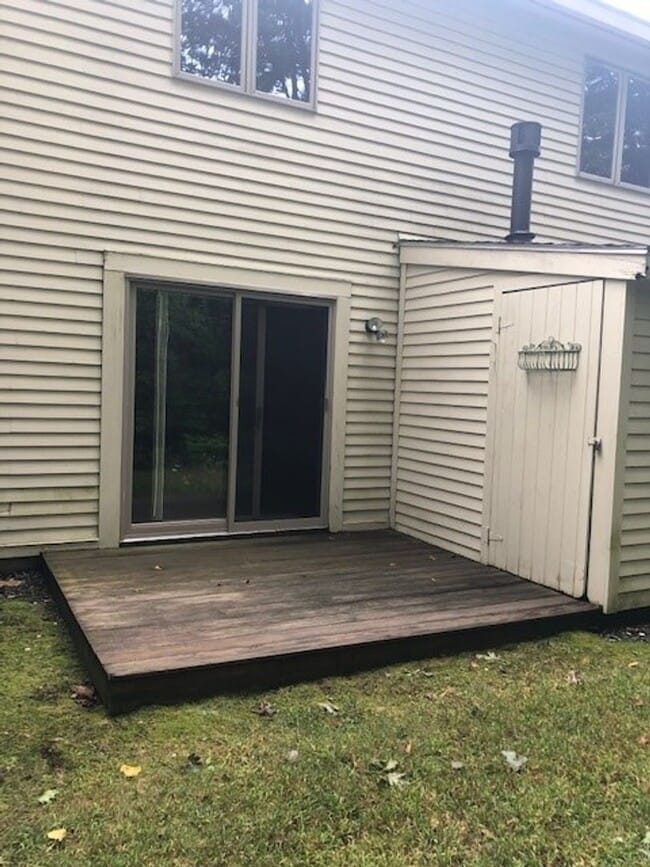 Building Photo - Spacious 2BR/1BA Condo Available February 15th!! - Great Residential Location!