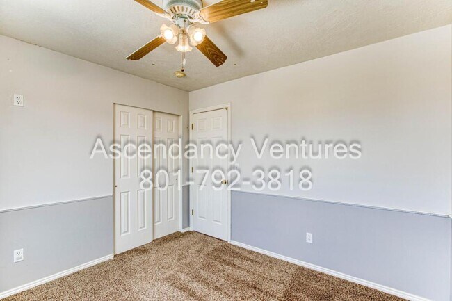 Building Photo - 1483 N Clemente Wy