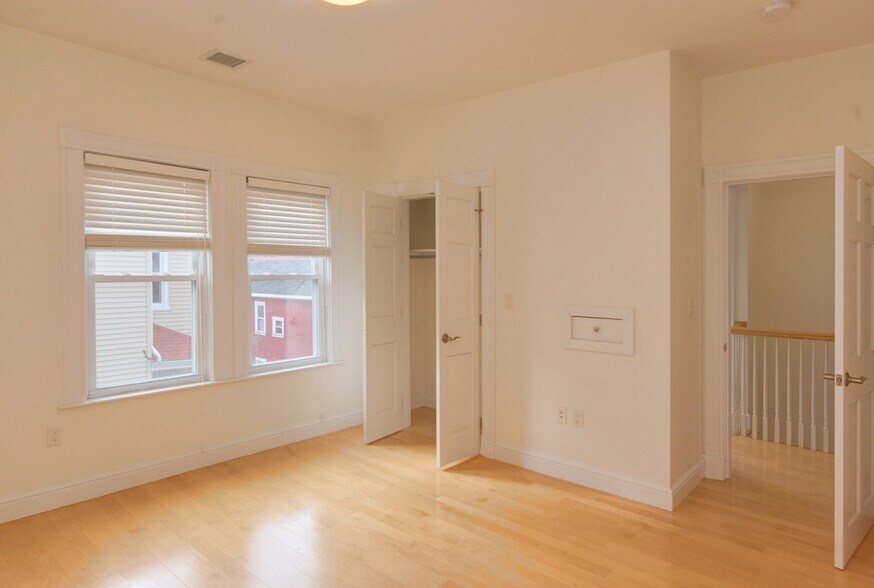 Building Photo - 14 Peterson Ter