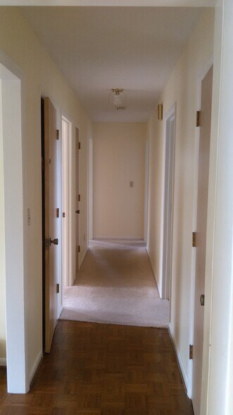 Building Photo - 2512 Sharron Dr