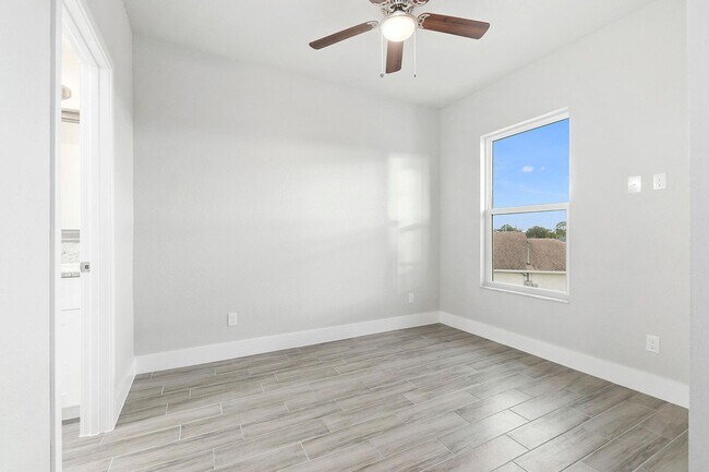 Building Photo - 1351 SW Don Ct