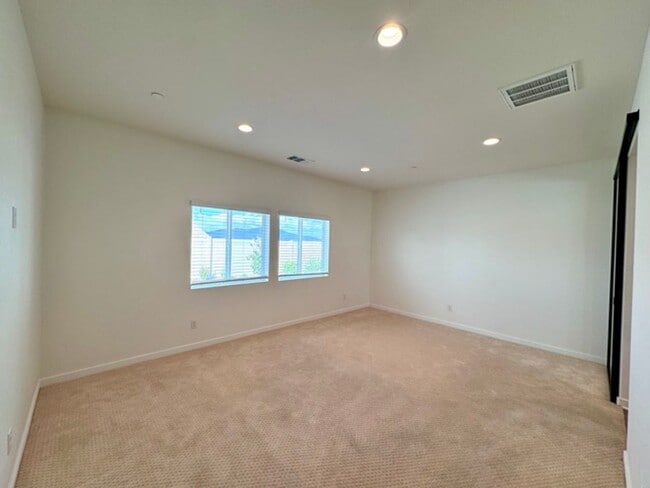Building Photo - Stunning 2021 built 4 bedroom home for LEA...
