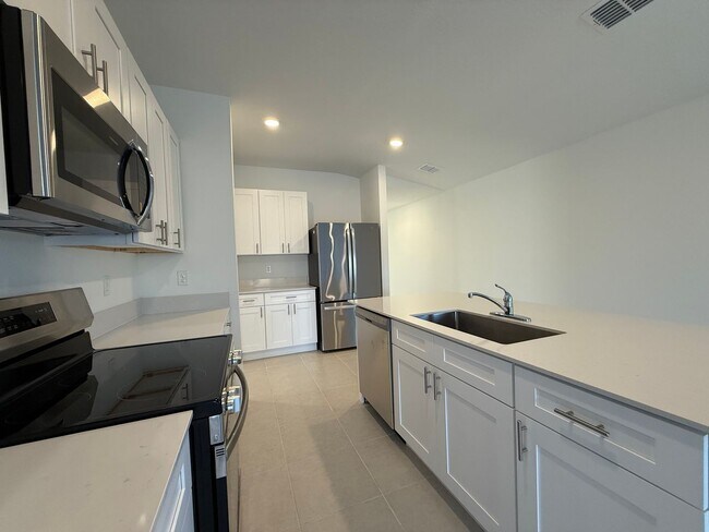 Building Photo - Beautiful 3 bedroom 2 bathroom house Lease Special!!!!