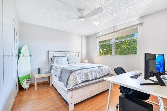 Building Photo - 105 Royal Pk Dr