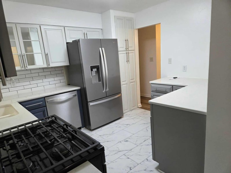 Building Photo - 4644 Broadhurst Dr