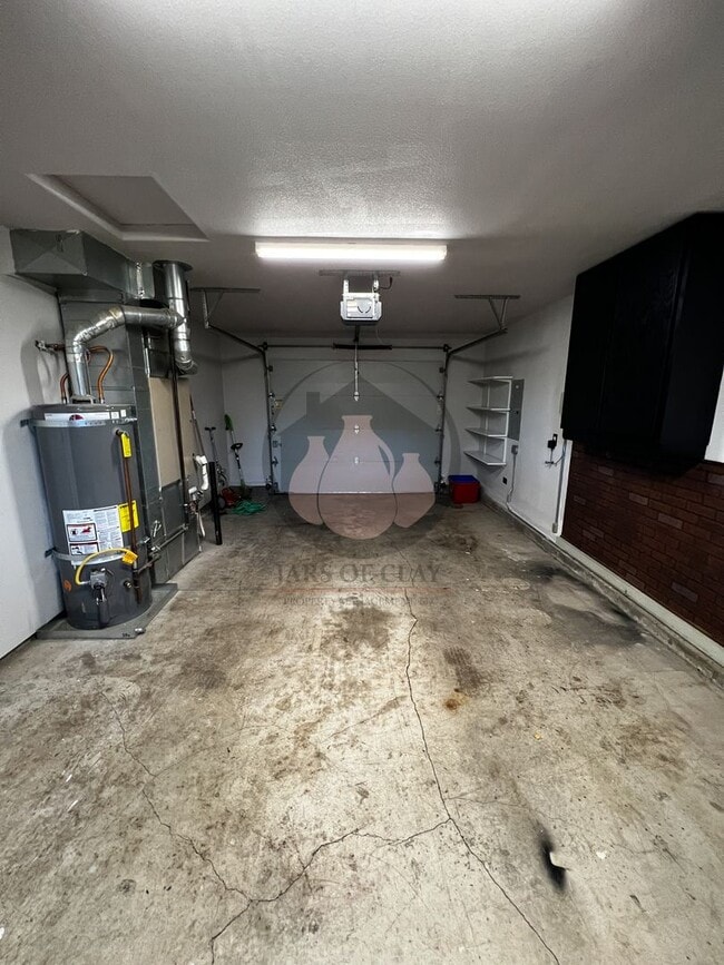 Building Photo - Charming Keizer Home-Coming First week of February