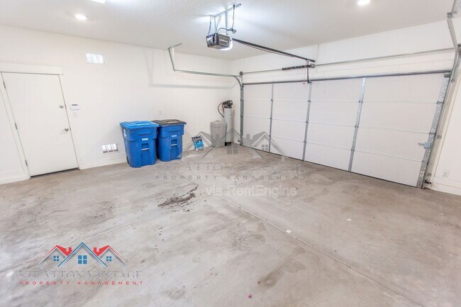 Building Photo - 2095 S Saguaro Dr