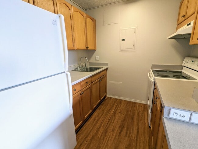 Building Photo - Partly Furnished 1-Bedroom 1-Bath with 1 p...