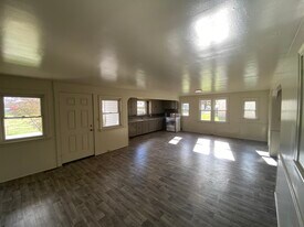 Building Photo - 14 Stoltzfus Ln